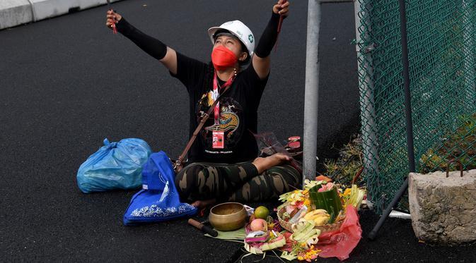 Pawang Hujan Di Sirkuit Mandalikan, Benarkah Punya Misi Khusus? 