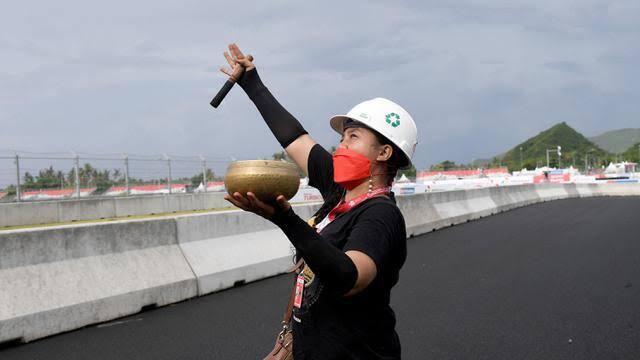 Pawang Hujan Di Sirkuit Mandalikan, Benarkah Punya Misi Khusus? 