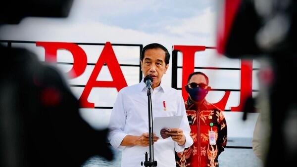 Lautan Manusia Sambut Jokowi di NTT, Mobil Sempat Sulit Gerak