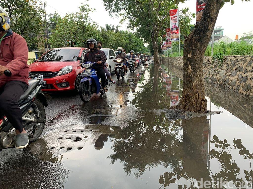 Soal Banjir, Warga Bandingkan Jl Karang Tengah Sebelum-Sesudah Sumur Resapan