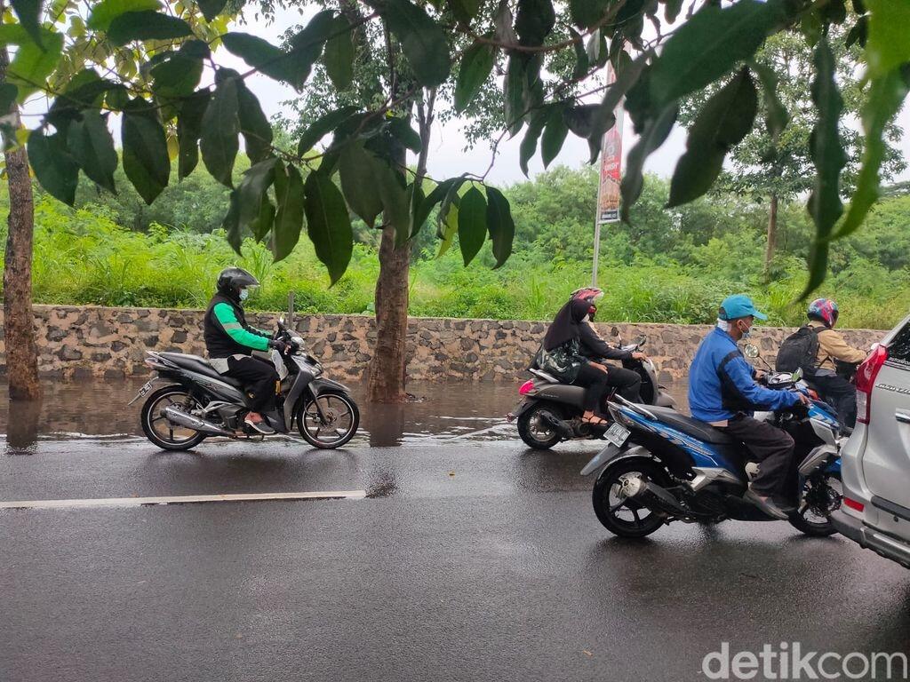 Soal Banjir, Warga Bandingkan Jl Karang Tengah Sebelum-Sesudah Sumur Resapan