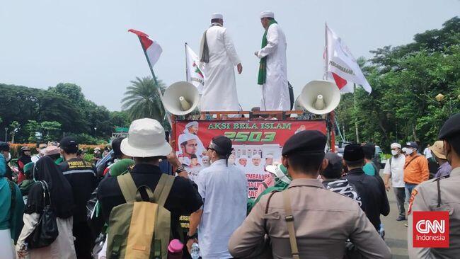 Massa Aksi Bela Islam 2503 Mulai Berdatangan ke Patung Kuda 
