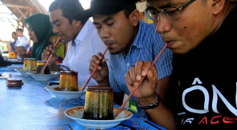 11 Cara dan Sensasi Unik Minum Kopi di Indonesia