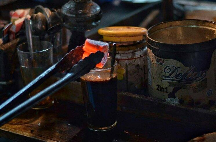 11 Cara dan Sensasi Unik Minum Kopi di Indonesia