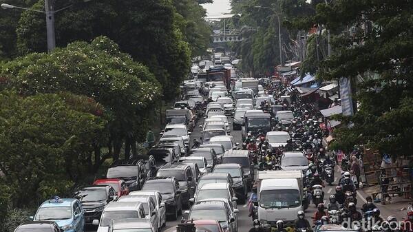 Jakarta Macet Lagi, Panjangnya Minta Ampun