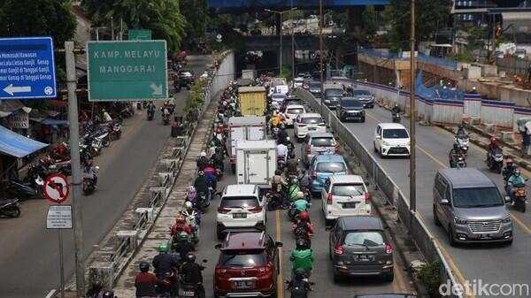 Jakarta Macet Lagi, Panjangnya Minta Ampun