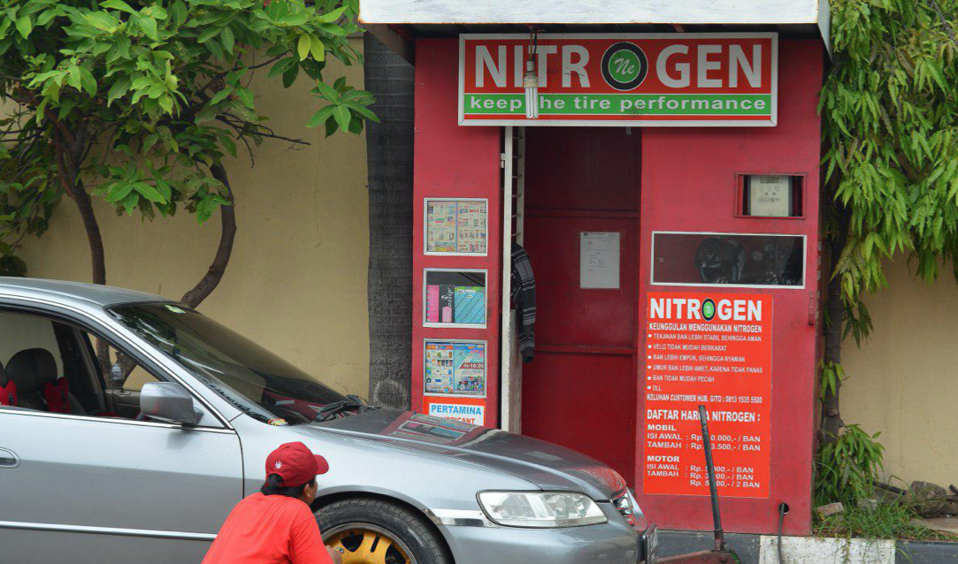 Manfaat mengisi gas nitrogen pada ban kendaraan apa?