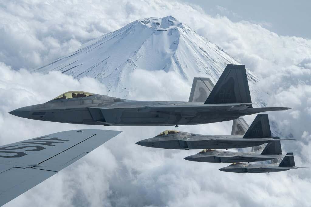 US Air Force Akan Pensiunkan 33 Unit F-22 Raptor dan Membeli Lebih Banyak F-15EX