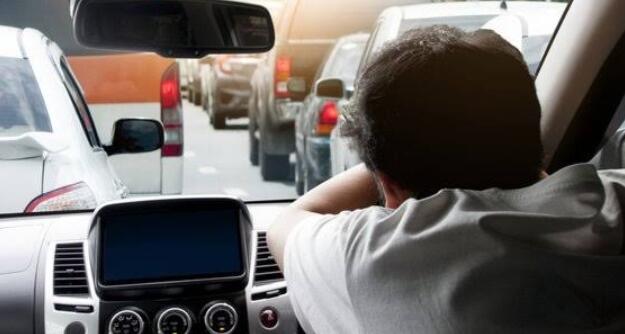 Tips, Sabar Berkendara Kena Macet Saat Sedang Berpuasa
