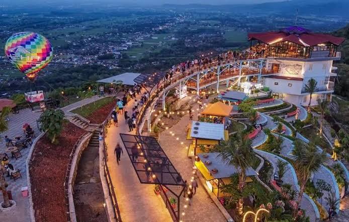 Perjalanan #BikinBanggaIndonesia, Nongkrong Syahdu di Bukit Bintang Yogyakarta 