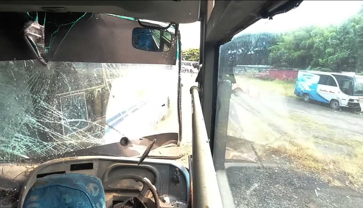 Plus Minus Sekat Bus, Aman Tapi Agak Bahaya