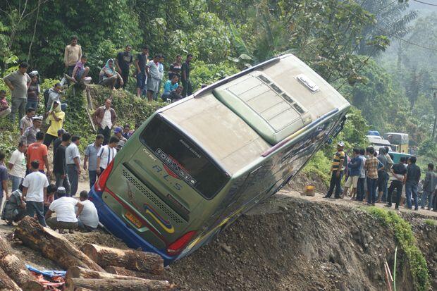 Plus Minus Sekat Bus, Aman Tapi Agak Bahaya