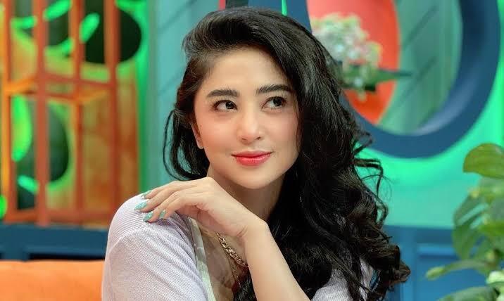 Dewi Perrsik Tantang Nikita Mirzani di Ring, Apakah Kekerasan Boleh Dipertontonkan?