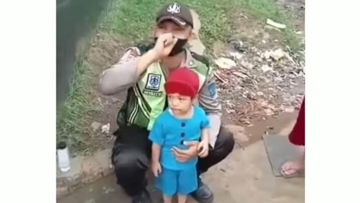 Dua Orang Balita Dibuang di Depan Pabrik, Bukti Ada Orang Tua Durhaka Pada Anak