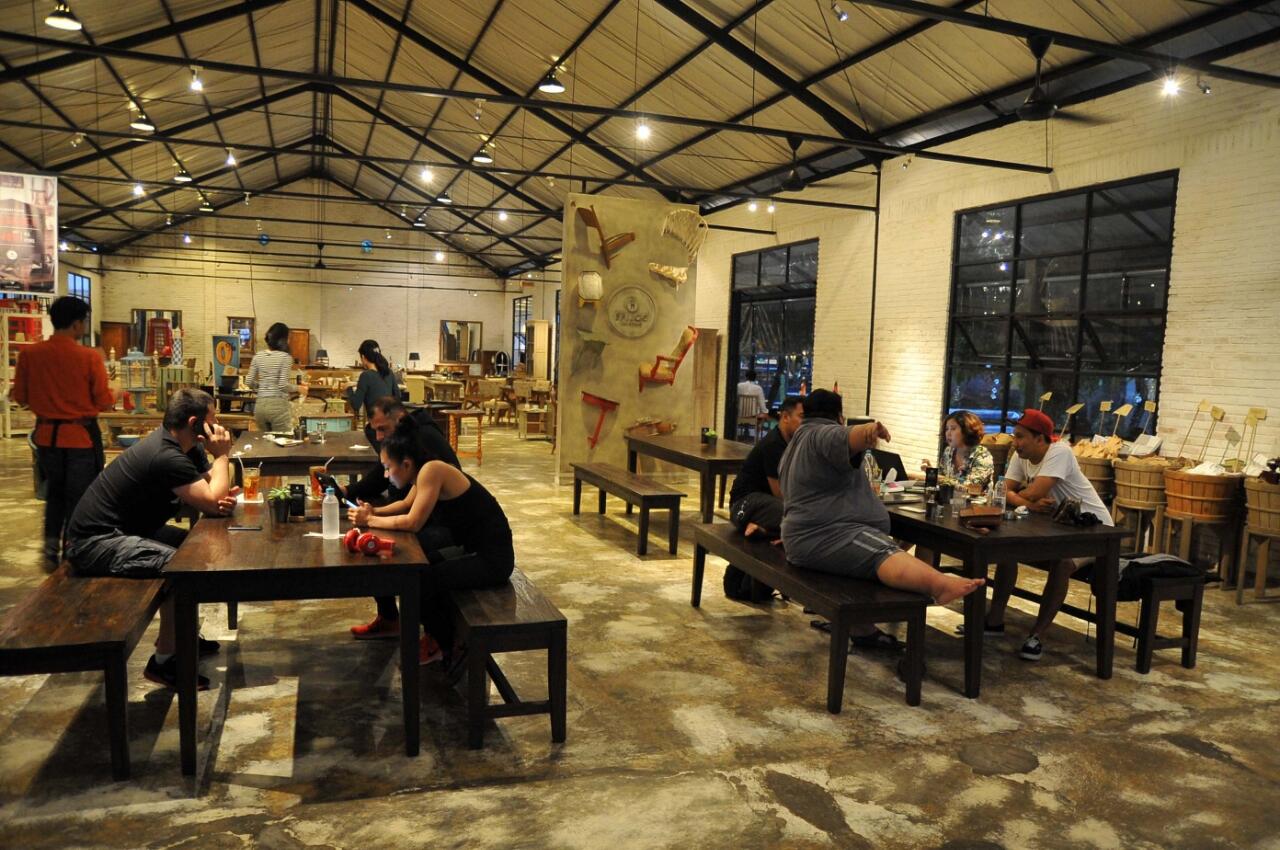 Perjalanan #BikinBanggaIndonesia Kongkow Asik di Epic Coffee &amp; Epilog Furniture Yogya