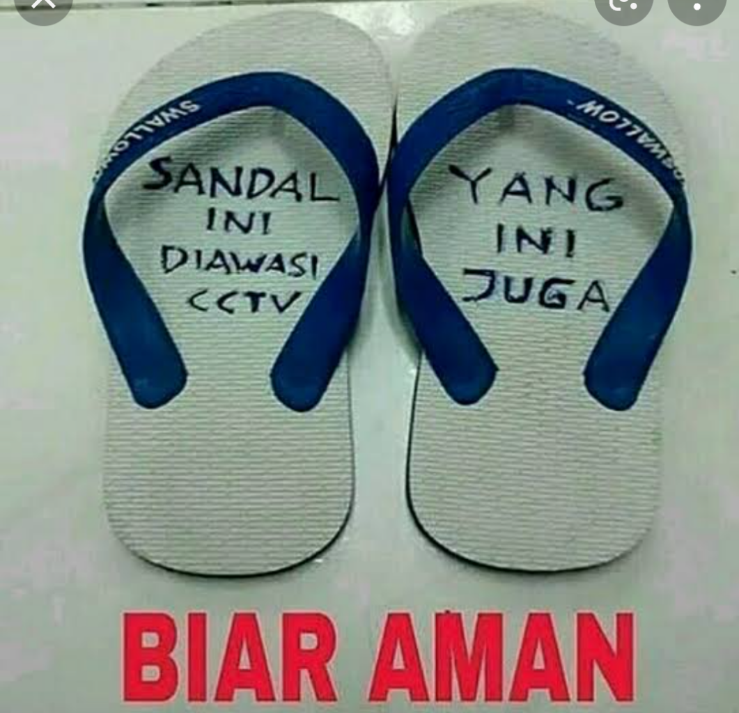 Sandal Hilang Atau Tertukar Saat Ramadhan, Sudah Tradisi!