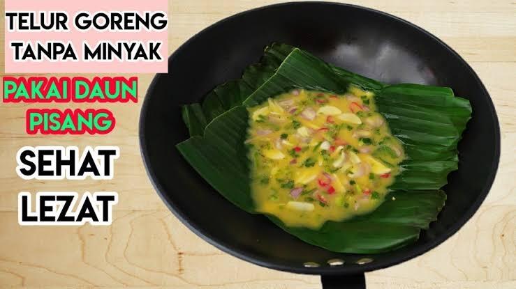 Minyak Goreng Mahal, Yuk Masak Telor Pakai Daun Pisang!