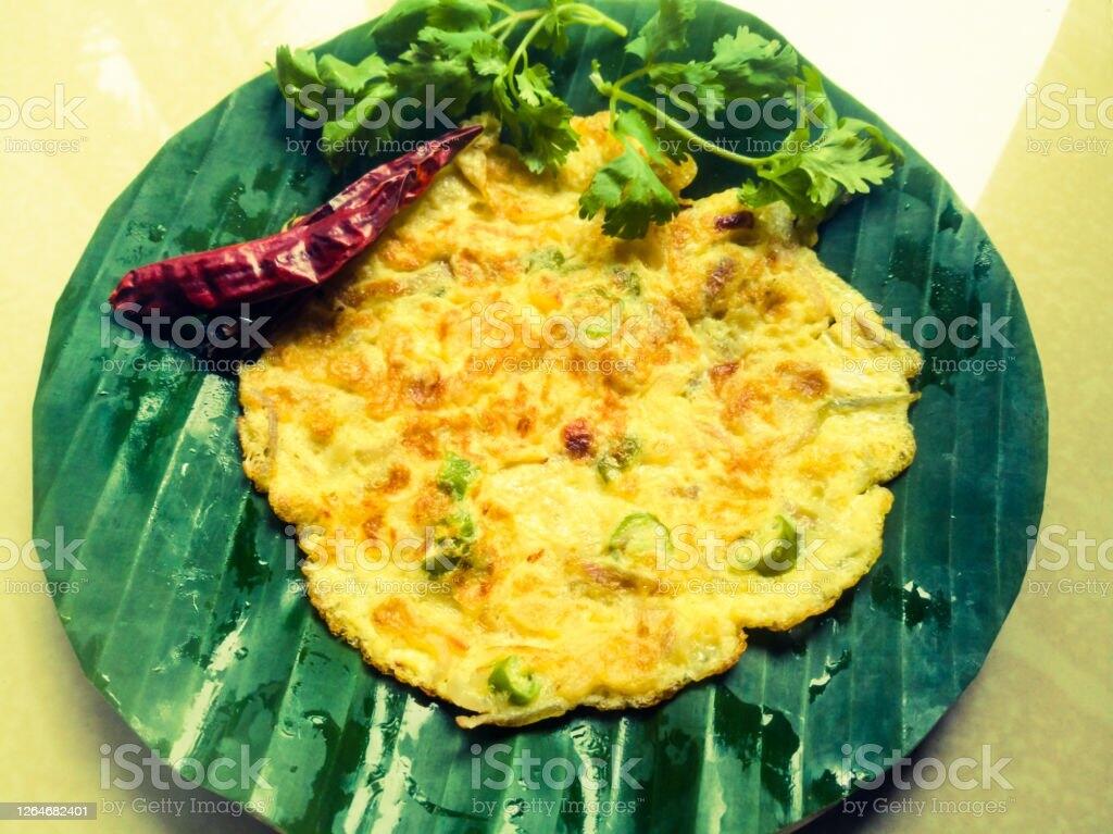 Minyak Goreng Mahal, Yuk Masak Telor Pakai Daun Pisang!