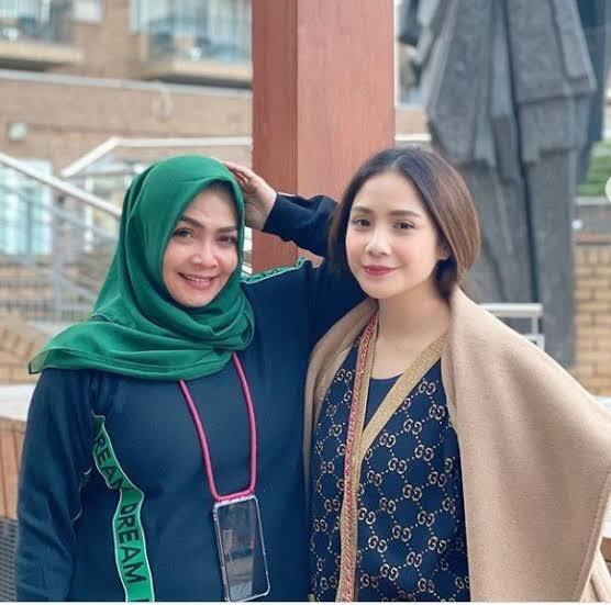 Sisi Lain Dari Rieta Amalia, Ibunda Nagita Slavina
