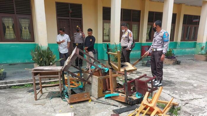 Tak Terima Ditegur Guru, Siswa SMP di Riau Bakar Sekolah