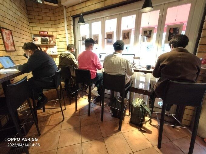 Kafe Ideal untuk Para Penulis, Wes Ewes Ewes ... Bablas Writer's Block e!