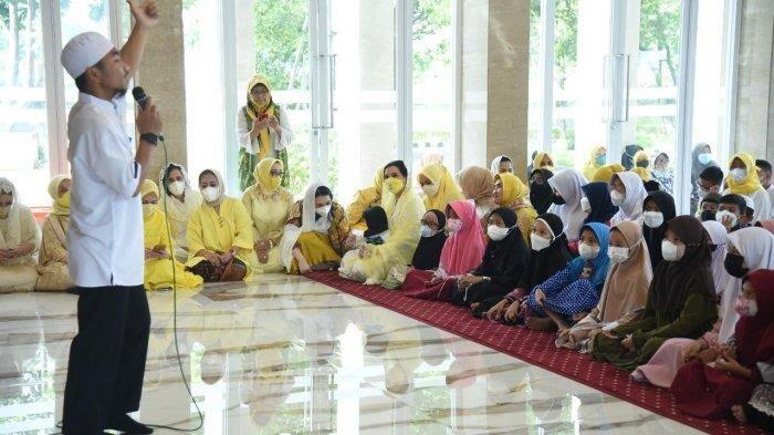 Yanti Airlangga Ajak Para Istri Politikus Golkar Makmurkan Masjid
