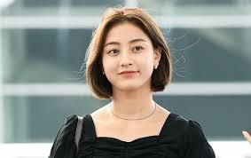 Jihyo TWICE Menyesal Usai Lakukan Operasi Lasik Mata