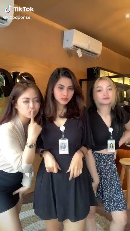 Viralnya Video Cewek SPG Ponsel 'JOGET SEKSI' TikTok Dibalik Promosi Sukses !