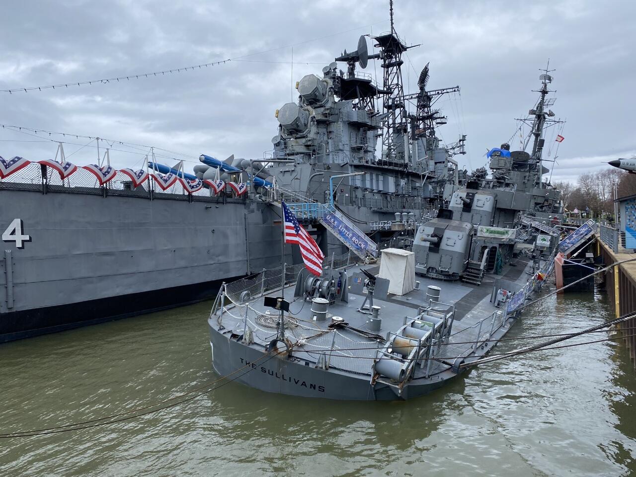 Bersamaan dengan Tenggelamnya RTS Moskva, Kapal USS The Sullivans Juga Ikut Tenggelam
