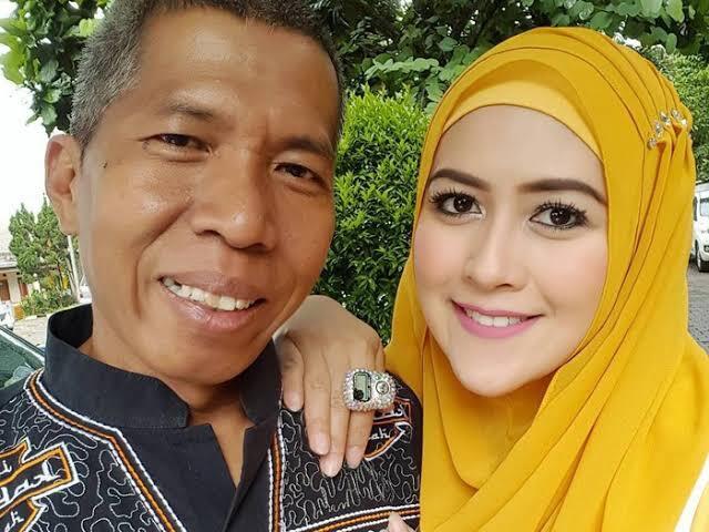 Mengapa Istri Komedian Cantik-cantik, Bukti Wanita Mencintai dari Hati?