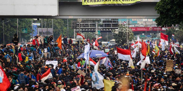 Gejolak Agama, Musuh Besar Sayap Kiri