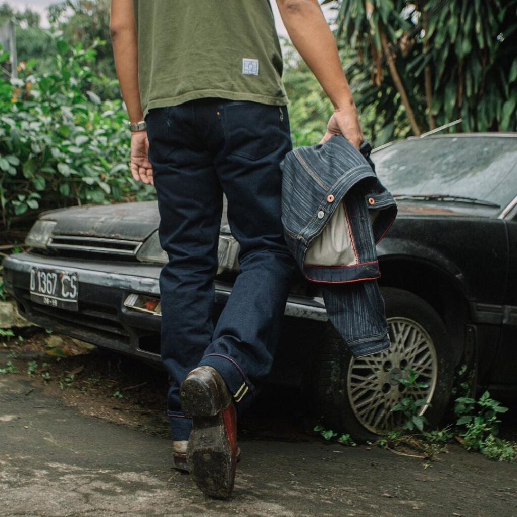 7 Rekomendasi Celana Jeans Pria Brand Lokal Terbaik, Kualitas Internasional!