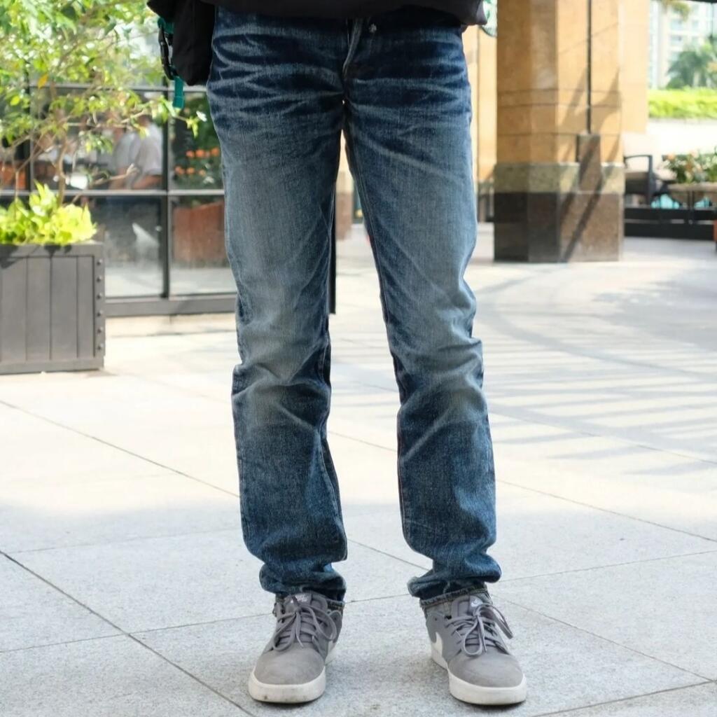 7 Rekomendasi Celana Jeans Pria Brand Lokal Terbaik, Kualitas Internasional!
