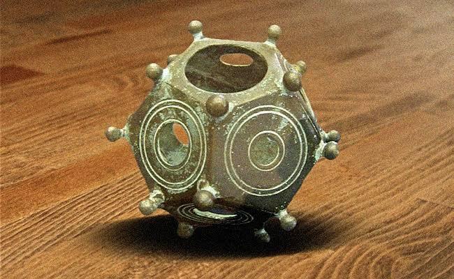 Mengungkap Misteri Roman Dodecahedron