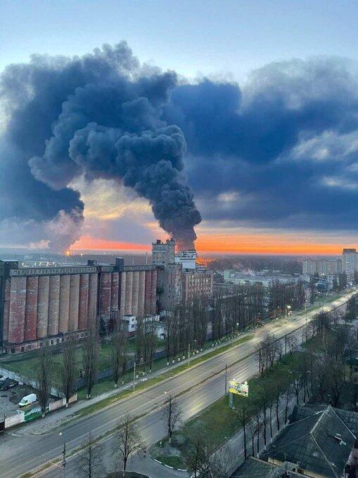 Ukraina Balas Dendam? Depot Minyak Rusia Terbakar