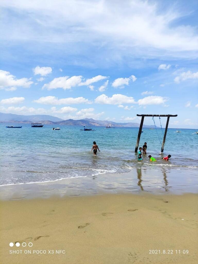 Pesona Pantai Balad di Taliwang, Kabupaten Sumbawa Barat, Nusa Tenggara Barat