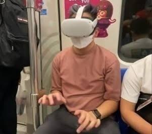 Dunia Semakin Canggih! Bekerja Di Kereta MRT Dengan VR Pun Viral