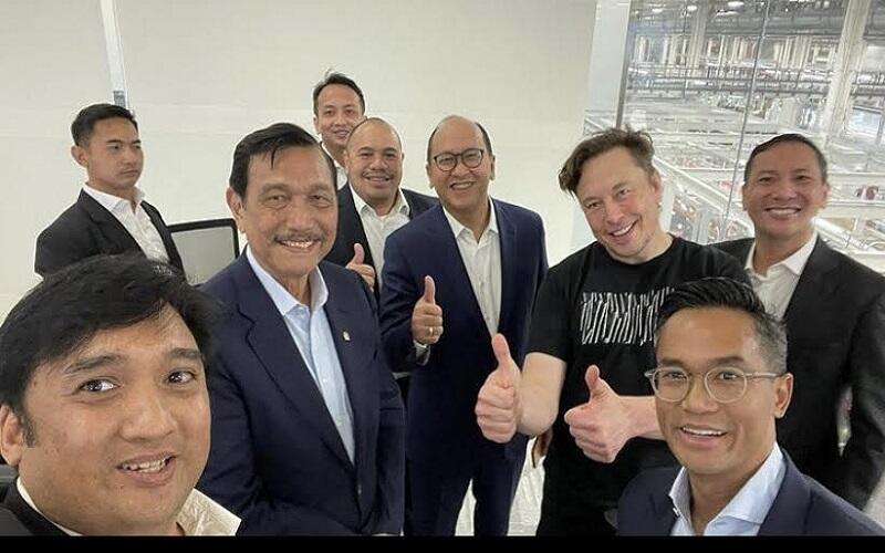 Orang Kaya Sejati, Elon Musk Ketemu Luhut Pakai Kaos Oblong