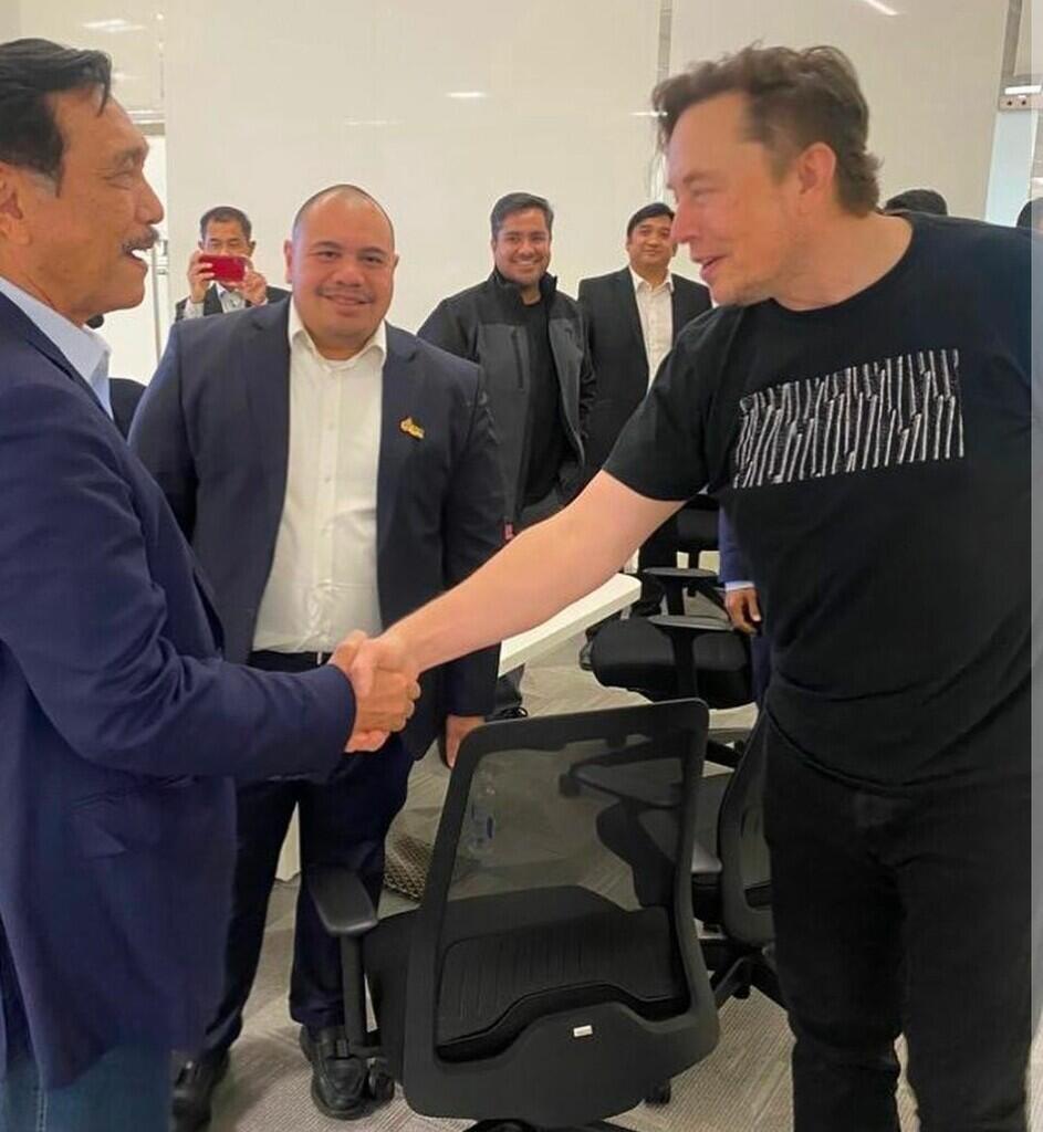 Orang Kaya Sejati, Elon Musk Ketemu Luhut Pakai Kaos Oblong