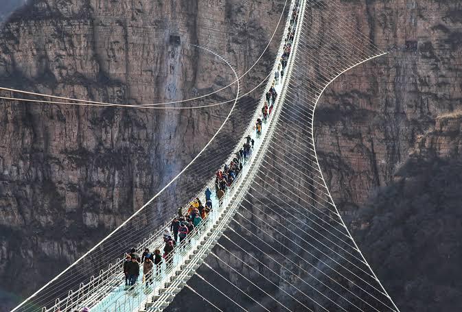 4 Jembatan Kaca Terpanjang Di Dunia Versi Penulis, Simak Yuk Dimana Saja