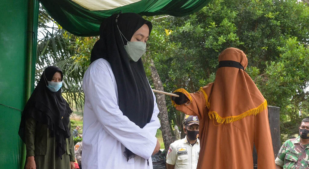 Selingkuh, Kepala Dinas Didesak Dicambuk