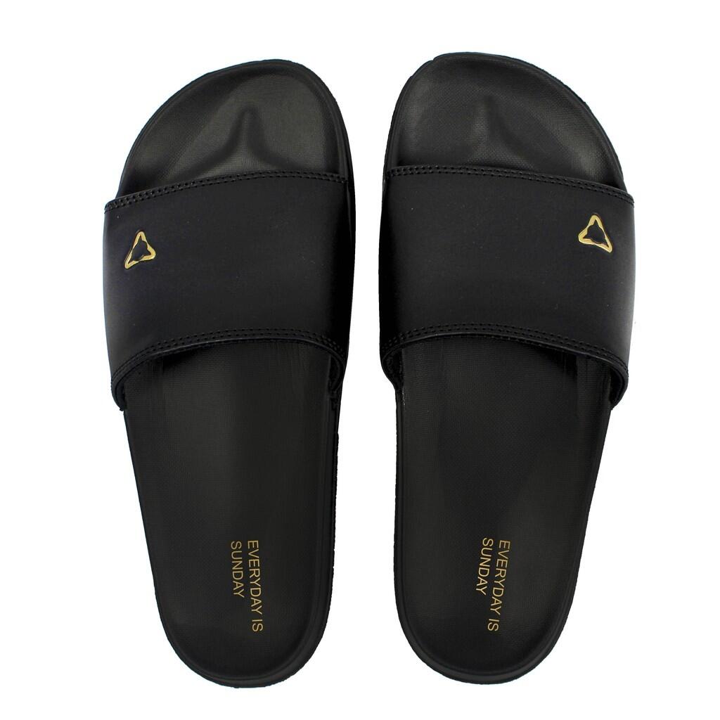10 Rekomendasi Sandal Slip On Pria Brand Lokal di Bawah 100 Ribu