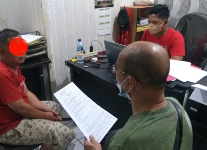 Pria Cabul Tempelkan Kemaluan di Bokong Istri Kades di Tengah Keramain
