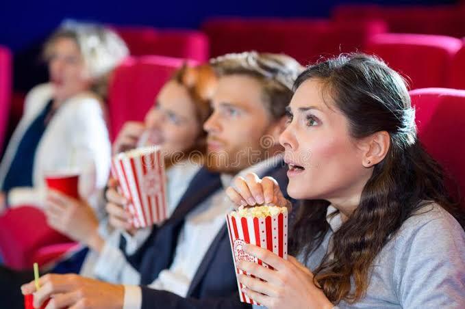 6 Jenis Penonton yang Sering ada di Bioskop, Termasuk yang Suka Rekam Film
