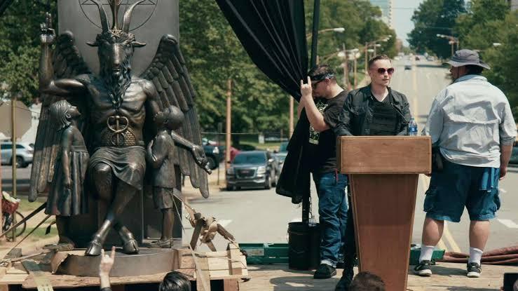 Pemimpin "KUIL SETAN" Gugat Pemkot Boston Karena Larang Pengibaran Bendera Satanic