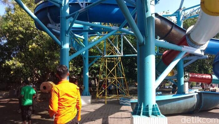 Perosotan Kenpark Ambruk dari Ketinggian 80 Meter, Pengunjung Histeris