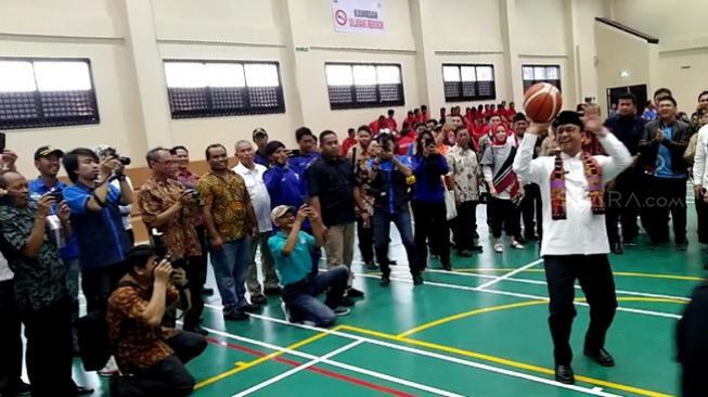 Pandji Pragiwaksono Buka Lowongan untuk yang Jago Basket