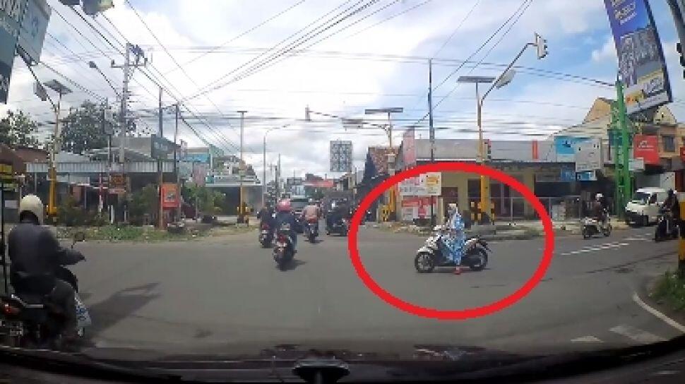 Emak-emak Sering Jadi Penyebab Kecelakaan Lalu Lintas, Waspadalah Saat Berkendara