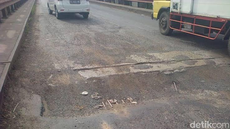 Dewan Pati Soroti Jalan Berlubang di Jembatan Utama Juwana
