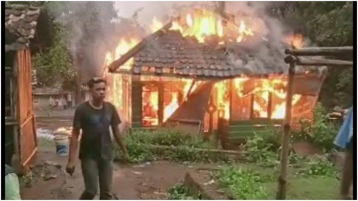 Nekat Bakar Rumah Orang Tua karena Tidak Dibelikan HP,Ini Pelajaran yang Bisa Diambil